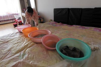 长武楼上漏水，住户失联，小区没物管，业主维权难！律师来支招……